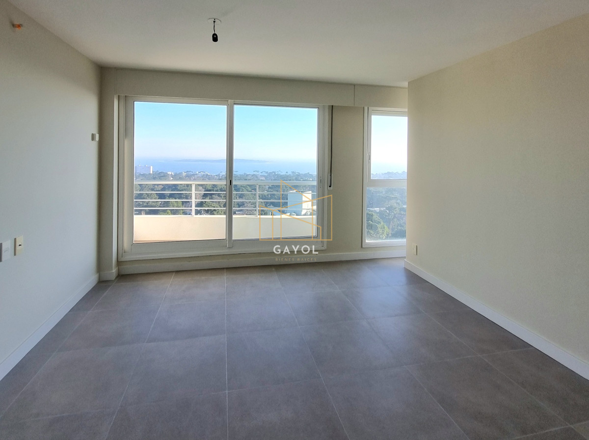 Apartamento ID.832 - Amplio apartamento a estrenar, 150m2, edificio con buenos servicios, para disfrutar todo el año. 