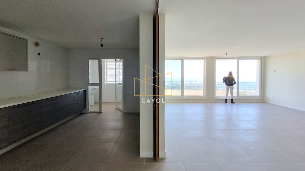 Apartamento ID.832 - Amplio apartamento a estrenar, 150m2, edificio con buenos servicios, para disfrutar todo el año. 