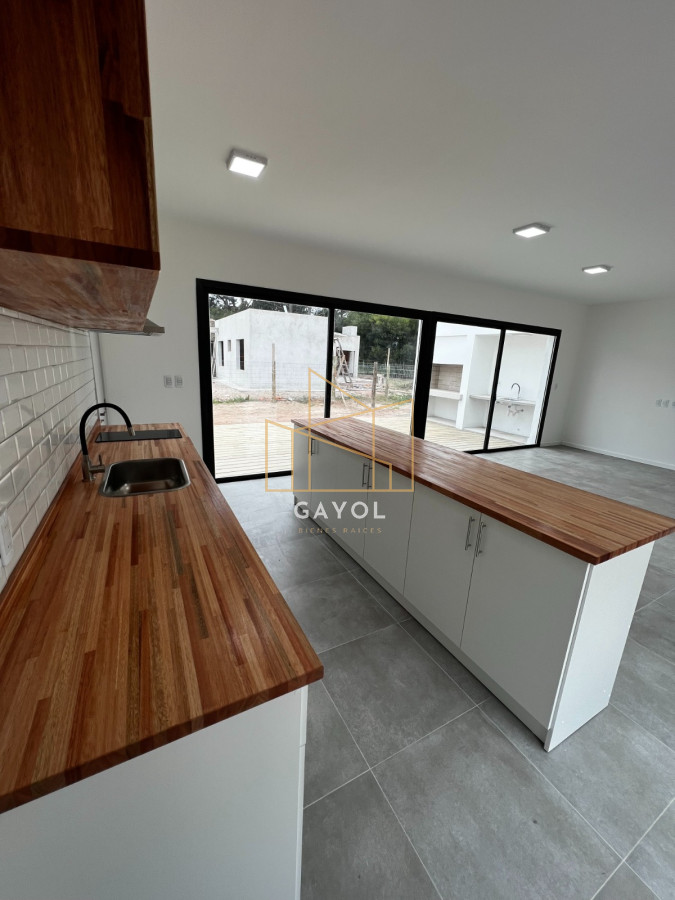 Casa ID.488 - Casa a estrenar de 2 dormitorios, patio con parrillero. Construcción tradicional.