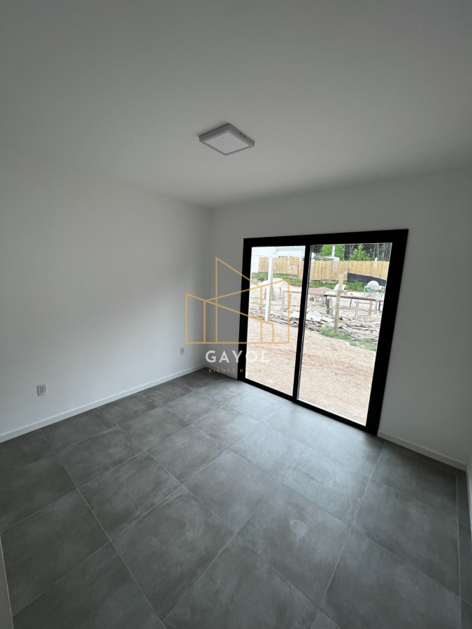 Casa ID.488 - Casa a estrenar de 2 dormitorios, patio con parrillero. Construcción tradicional.