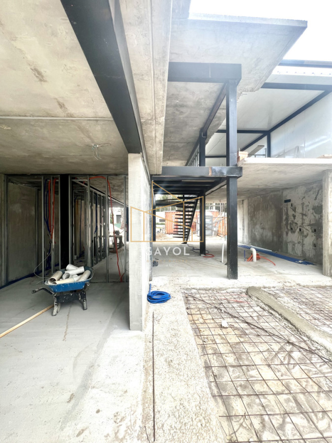 Casa ID.839 - Casa en venta en Solanas Country, construcción de hormigón armado, con piscina climatizada. 