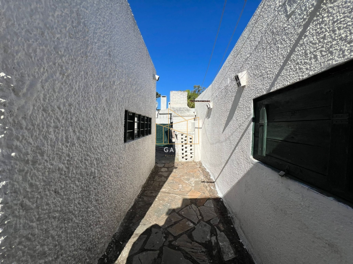 Casa ID.836 - Se vende casa, en excelente ubicación.