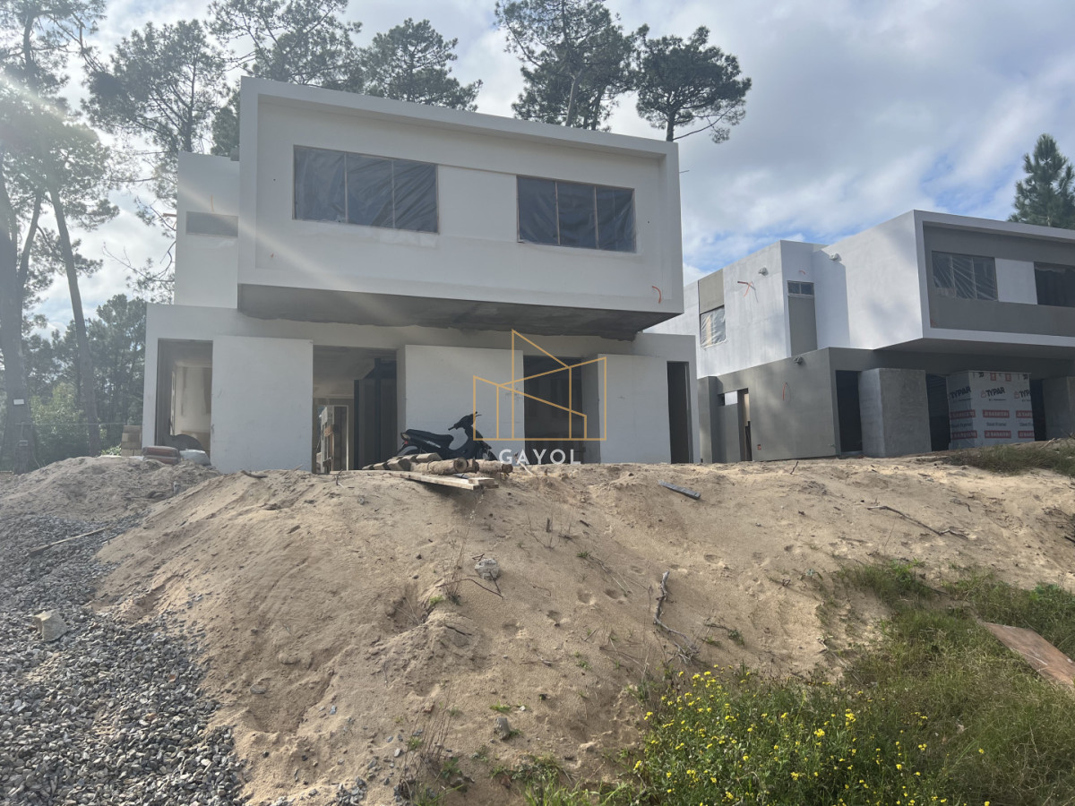 Casa ID.1528 - Casa a estrenar en Pinares. Punta del Este 