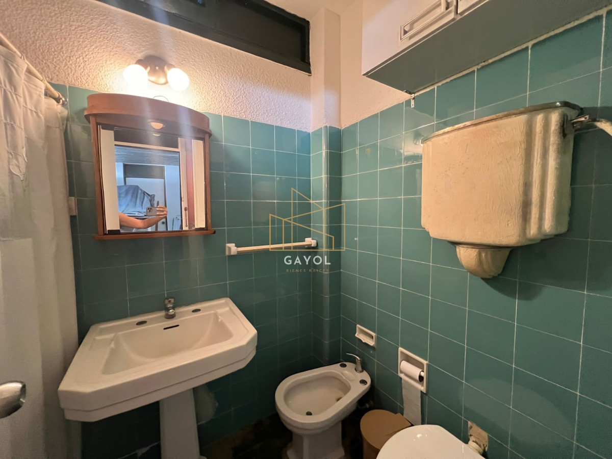 Casa ID.836 - Se vende casa, en excelente ubicación.