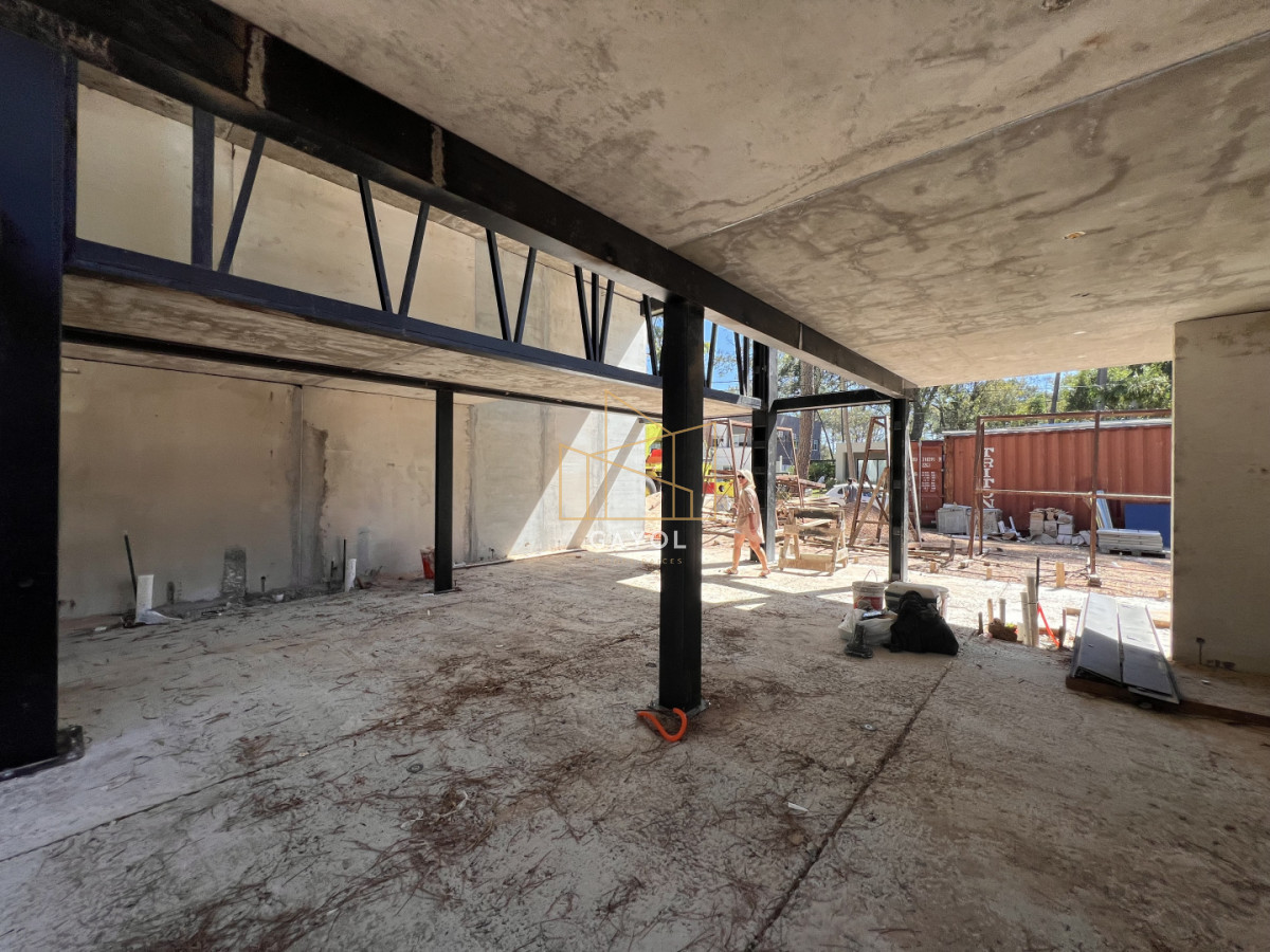 Casa ID.839 - Casa en venta en Solanas Country, construcción de hormigón armado, con piscina climatizada. 