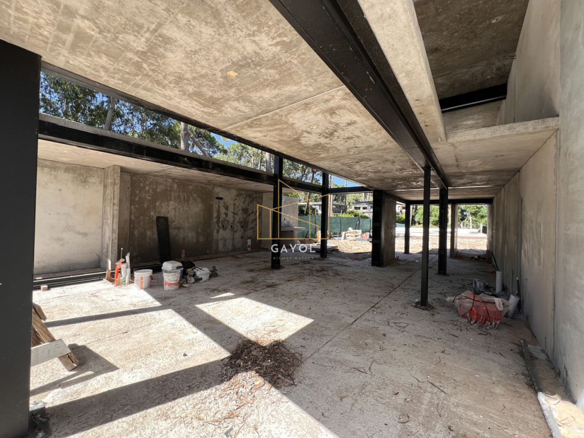 Casa ID.839 - Casa en venta en Solanas Country, construcción de hormigón armado, con piscina climatizada. 