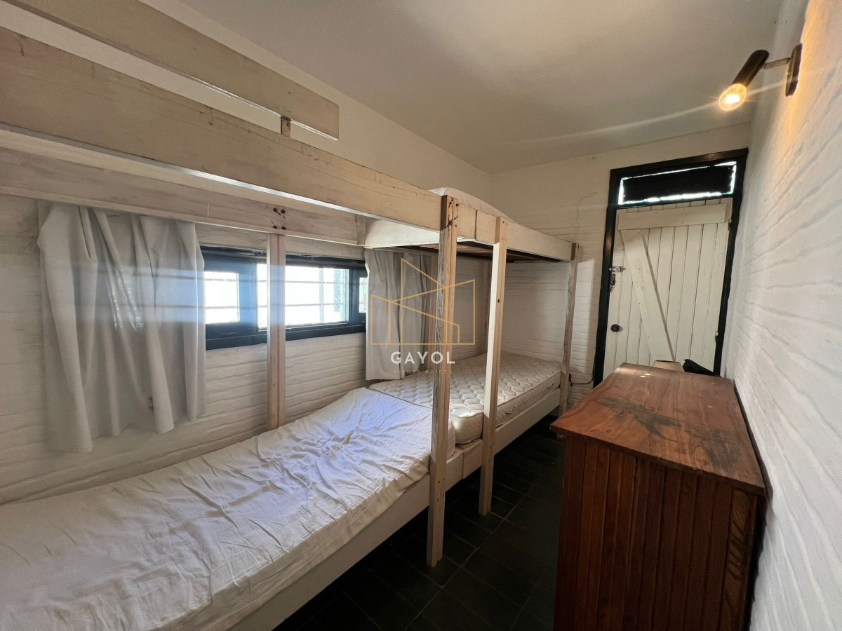 Casa ID.836 - Se vende casa, en excelente ubicación.