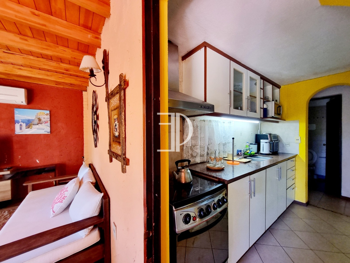 Casa ID.1558 - Amplia casa de construcción tradicional, EN VENTA! 4 dormitorios. Piscina y 2 barbacoas.