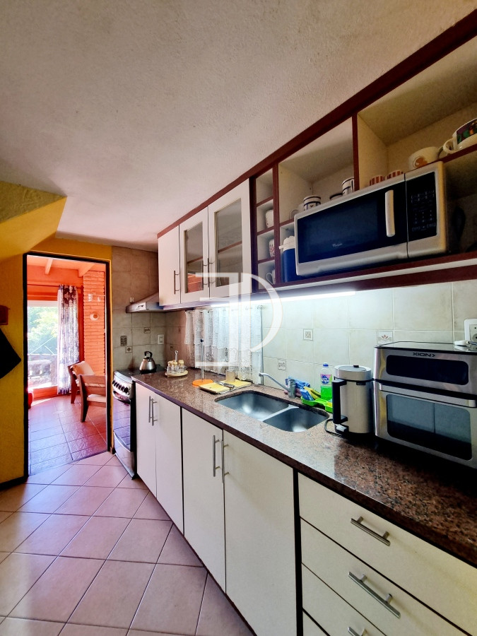 Casa ID.1558 - Amplia casa de construcción tradicional, EN VENTA! 4 dormitorios. Piscina y 2 barbacoas.