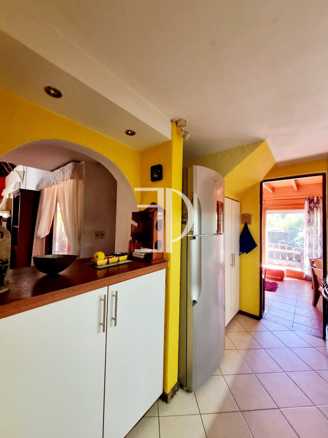 Casa ID.1558 - Amplia casa de construcción tradicional, EN VENTA! 4 dormitorios. Piscina y 2 barbacoas.