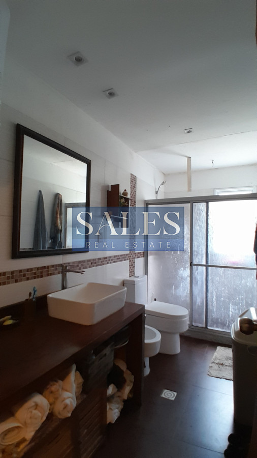 Casa ID.1312 - Se vende casi a estrenar, en Jardines de Córdoba. PUNTA DEL ESTE 