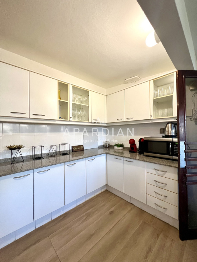 Casa ID.21099461 - Amplia casa en Cantegril, Punta del Este. 509m2 construidos y 2000 de terreno.