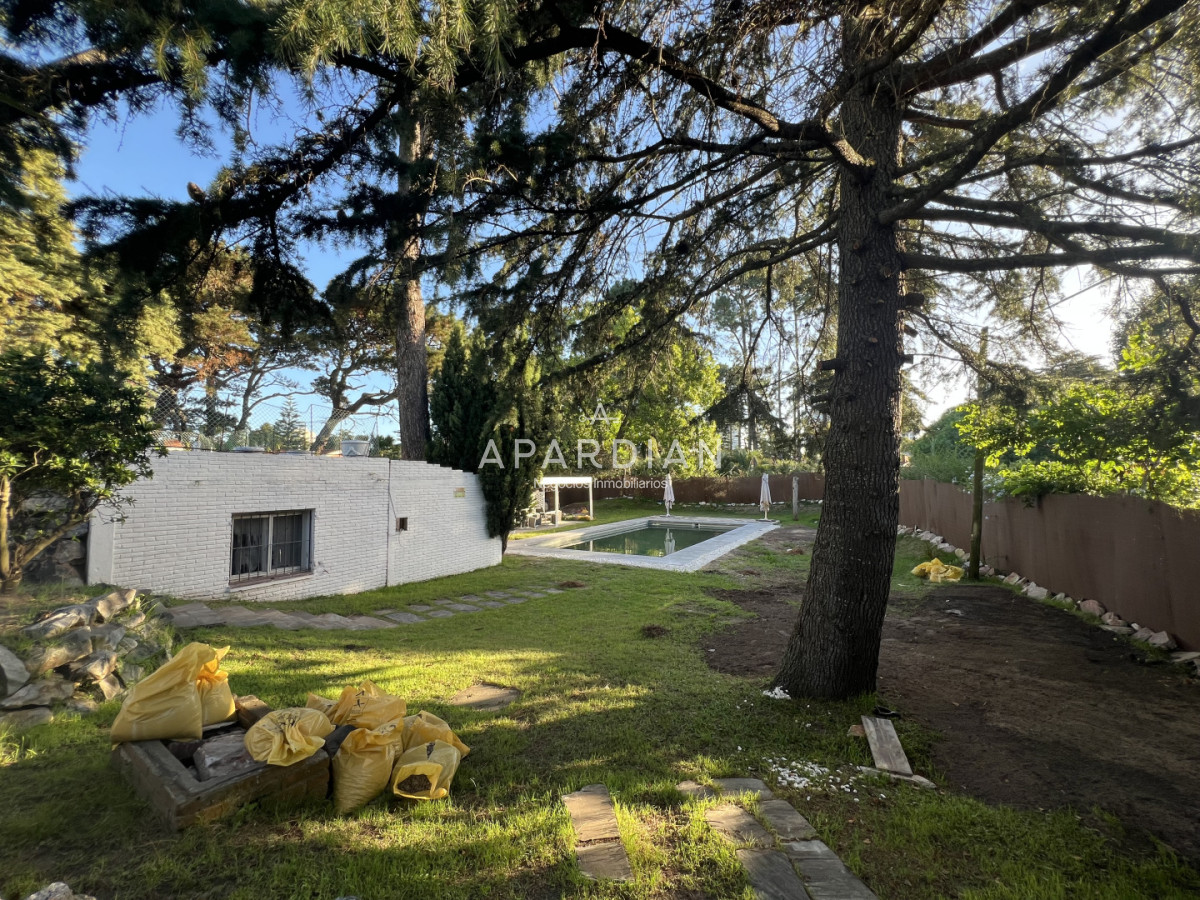 Casa ID.21099461 - Amplia casa en Cantegril, Punta del Este. 509m2 construidos y 2000 de terreno.
