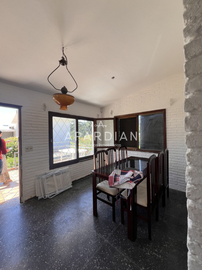 Casa ID.21099461 - Amplia casa en Cantegril, Punta del Este. 509m2 construidos y 2000 de terreno.