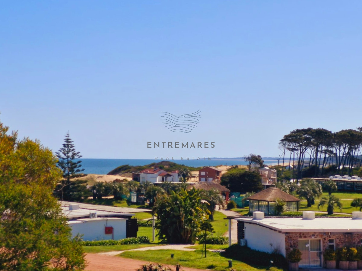Casa ID.53 - Amplia casa con vista parcial a la playa de Tío Tom. En venta!