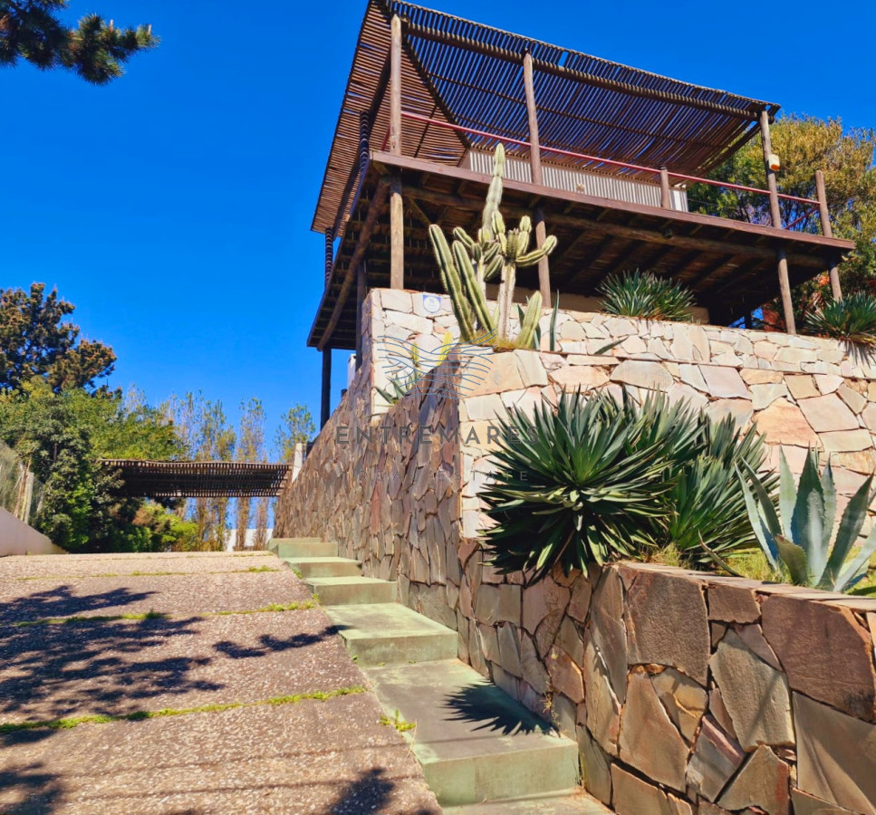 Casa ID.53 - Amplia casa con vista parcial a la playa de Tío Tom. En venta!