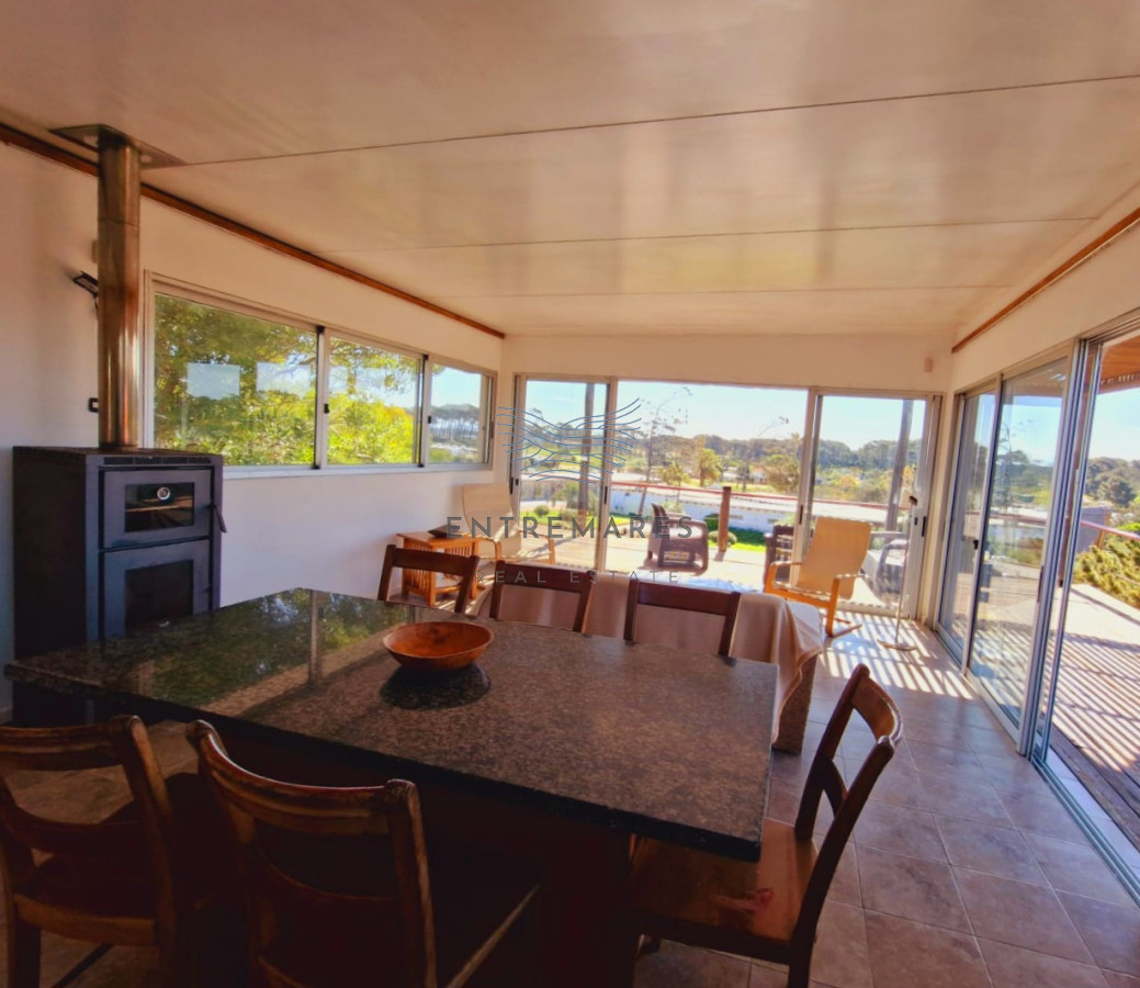 Casa ID.53 - Amplia casa con vista parcial a la playa de Tío Tom. En venta!