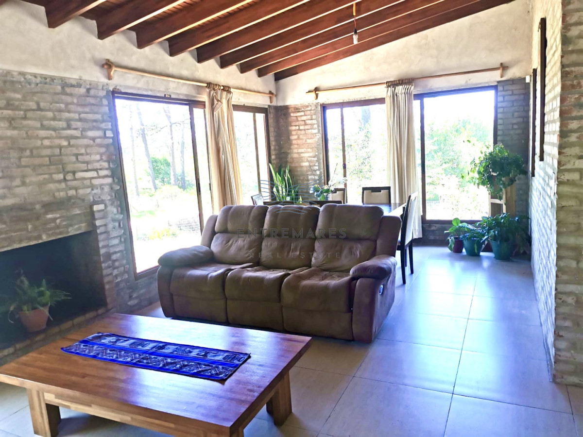 Casa ID.53 - Amplia casa con vista parcial a la playa de Tío Tom. En venta!