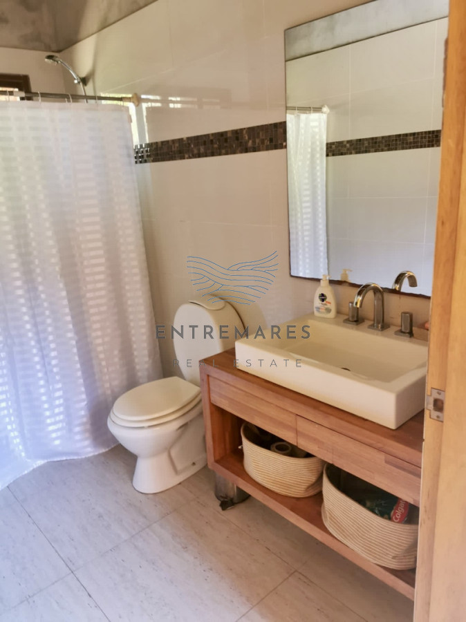 Casa ID.53 - Amplia casa con vista parcial a la playa de Tío Tom. En venta!