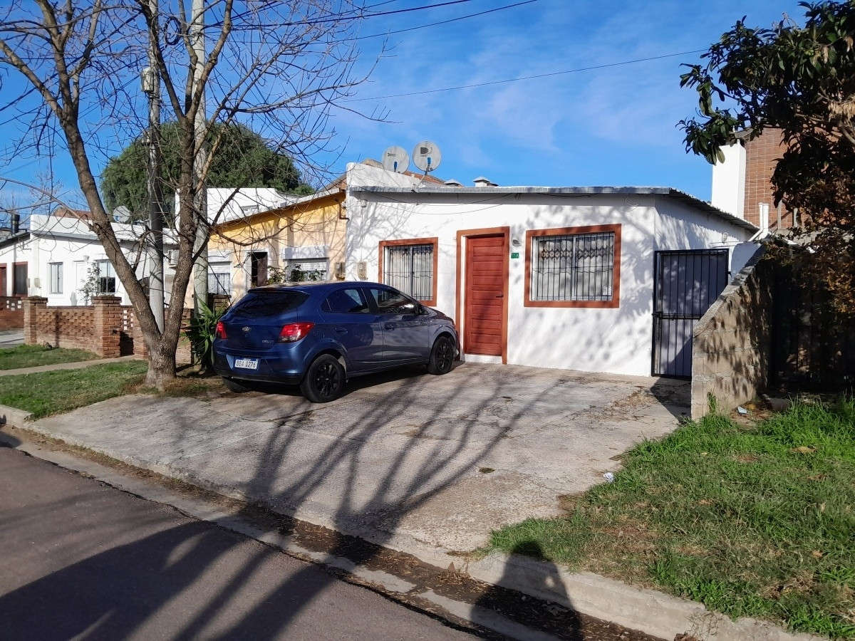 Venta Casa Remodelada con barbacoa 2 dormitorios Mussio Maldonado