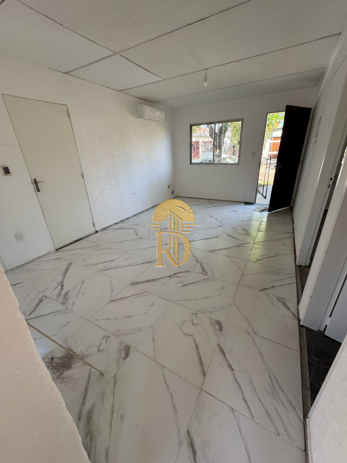 Casa de 1 dormitorio y medio, con patio. A pocas cuadras del centro de Maldonado. -id-898-9
