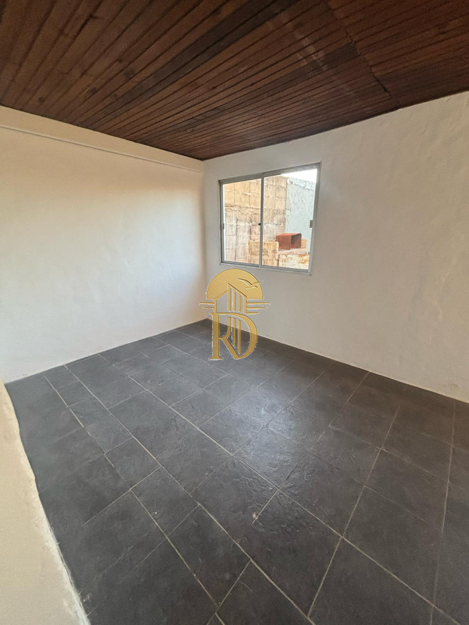 Casa de 1 dormitorio y medio, con patio. A pocas cuadras del centro de Maldonado. -id-898-3