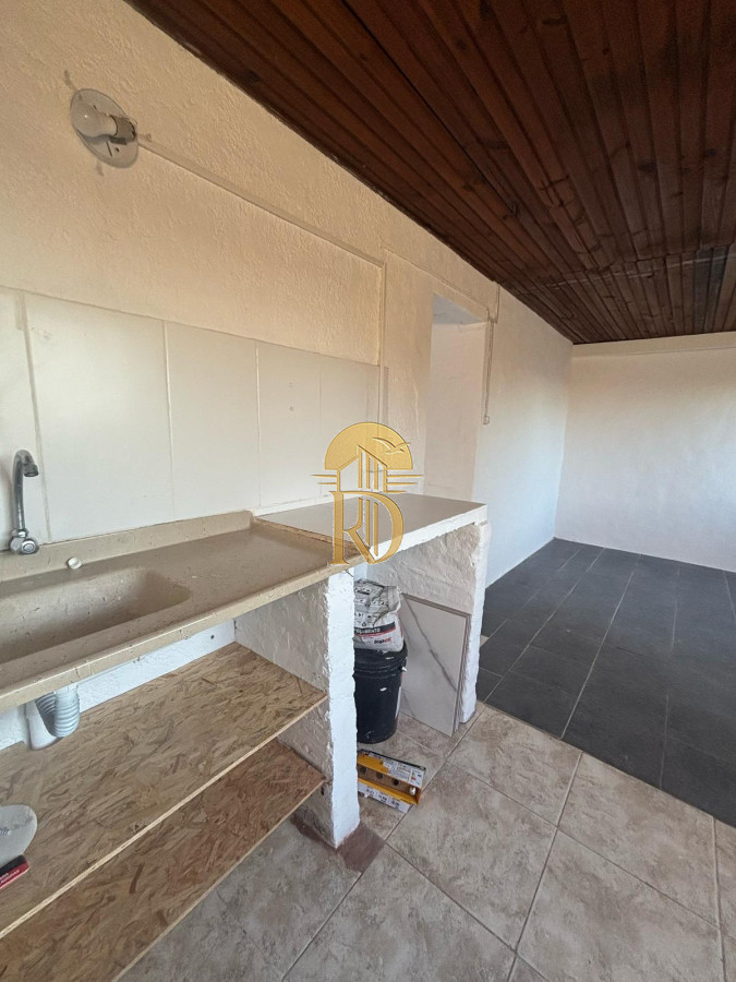 Casa de 1 dormitorio y medio, con patio. A pocas cuadras del centro de Maldonado. -id-898-5