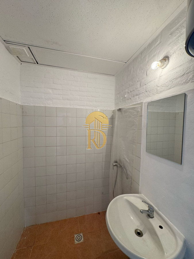 Casa de 1 dormitorio y medio, con patio. A pocas cuadras del centro de Maldonado. -id-898-7