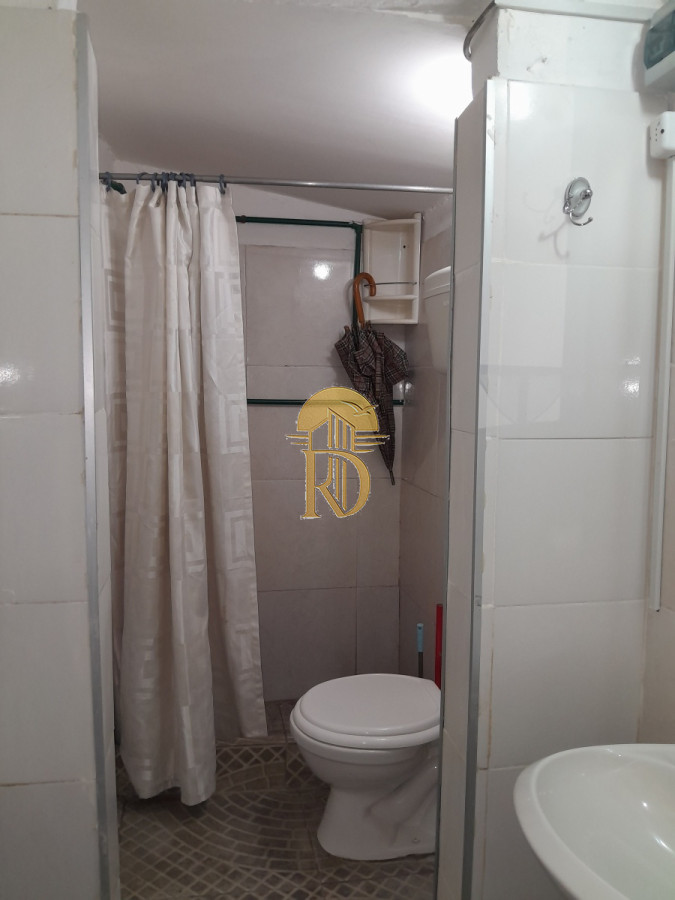 Casa remodelada en venta, 2 dormitorios y 2 baños, con barbacoa. -id-474-17