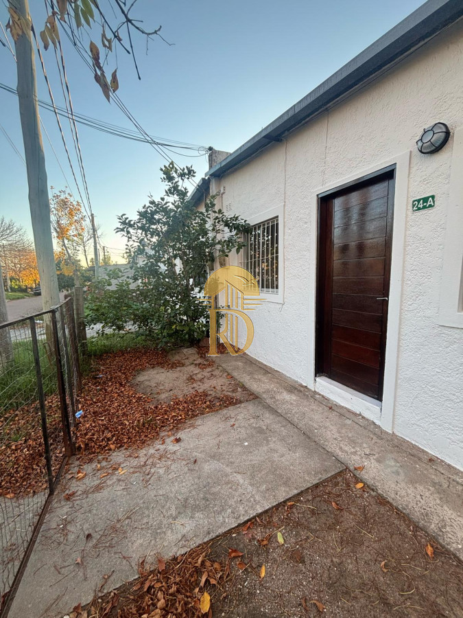 Casa de 1 dormitorio y medio, con patio. A pocas cuadras del centro de Maldonado. -id-898