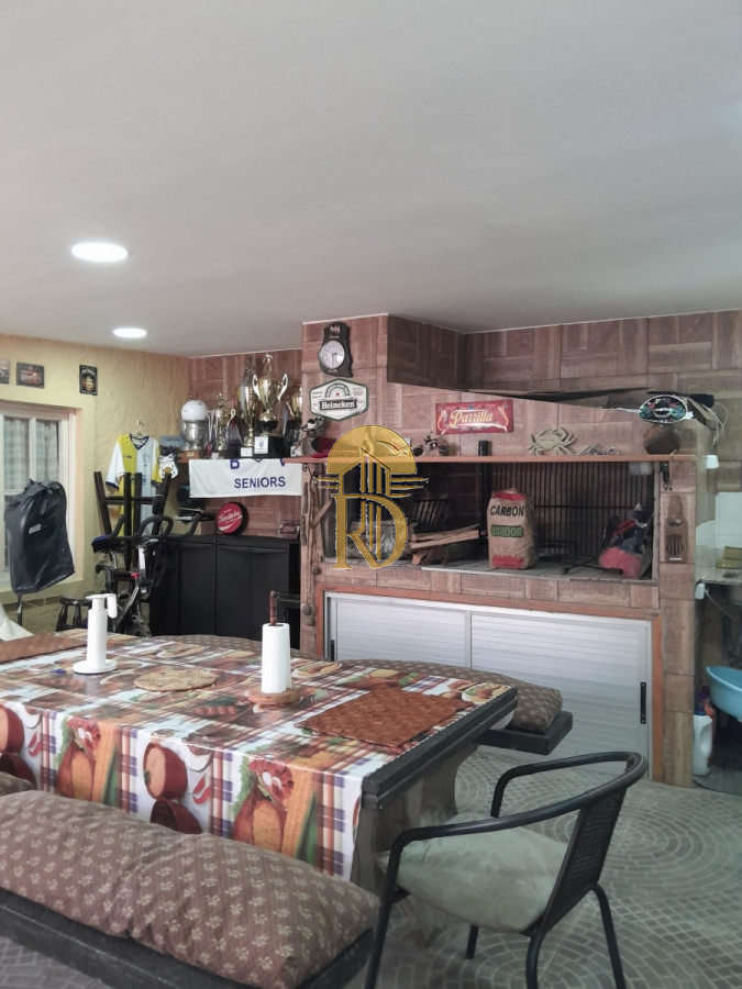 Casa remodelada en venta, 2 dormitorios y 2 baños, con barbacoa. -id-474-7