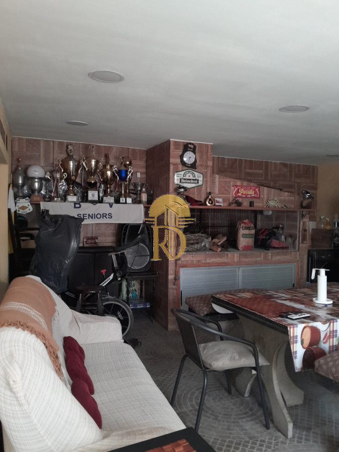 Casa remodelada en venta, 2 dormitorios y 2 baños, con barbacoa. -id-474-8