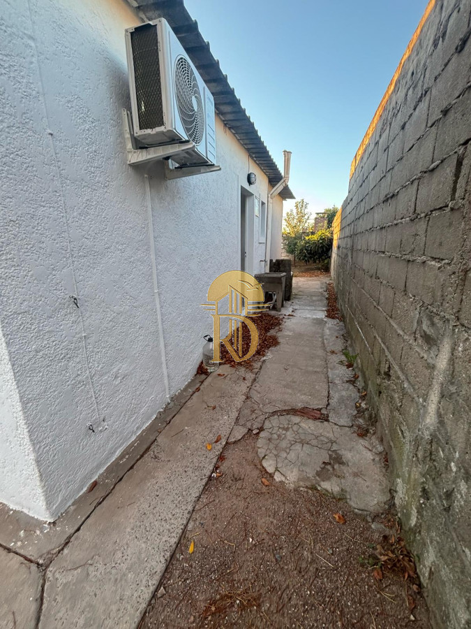 Casa de 1 dormitorio y medio, con patio. A pocas cuadras del centro de Maldonado. -id-898-15