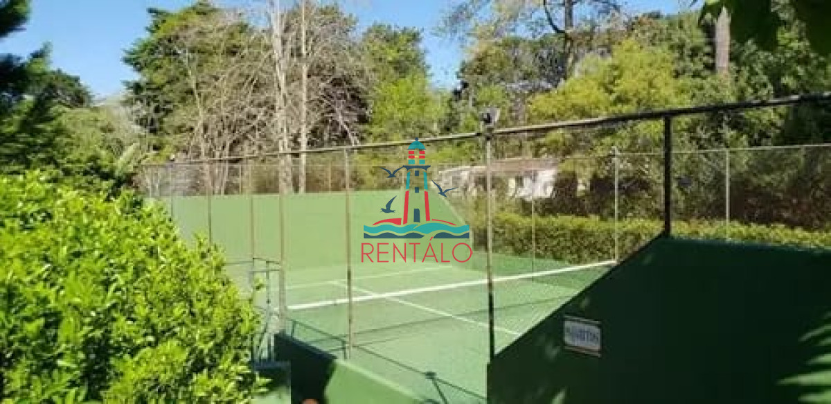 Casa ID.617 - Venta y alquiler de verano. Amplia casa en Pinares. Con cancha de paddle.