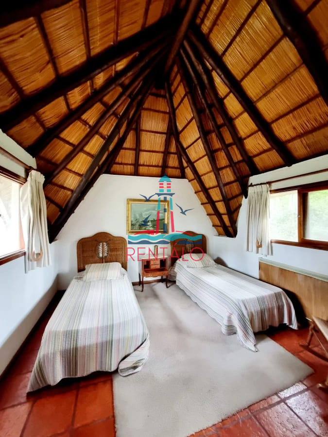 Casa ID.617 - Venta y alquiler de verano. Amplia casa en Pinares. Con cancha de paddle.