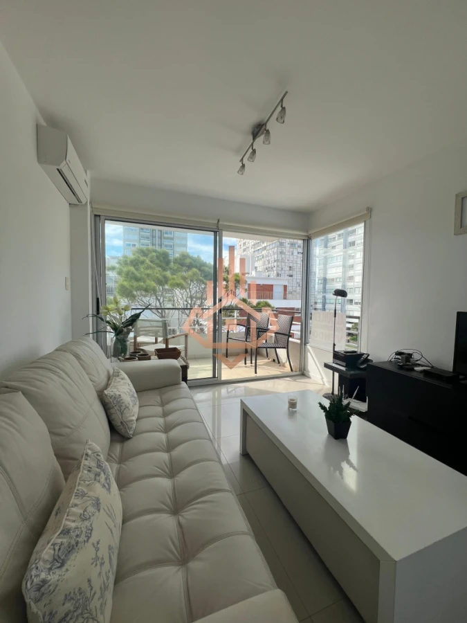 Exclusivo apartamento de 2 dormitorios con parrillero propio. Punta del Este.