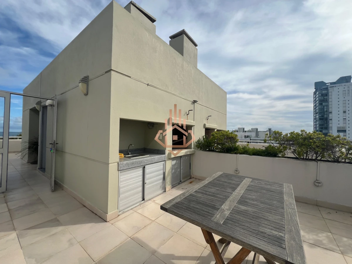 Exclusivo apartamento de 2 dormitorios con parrillero propio. Punta del Este.