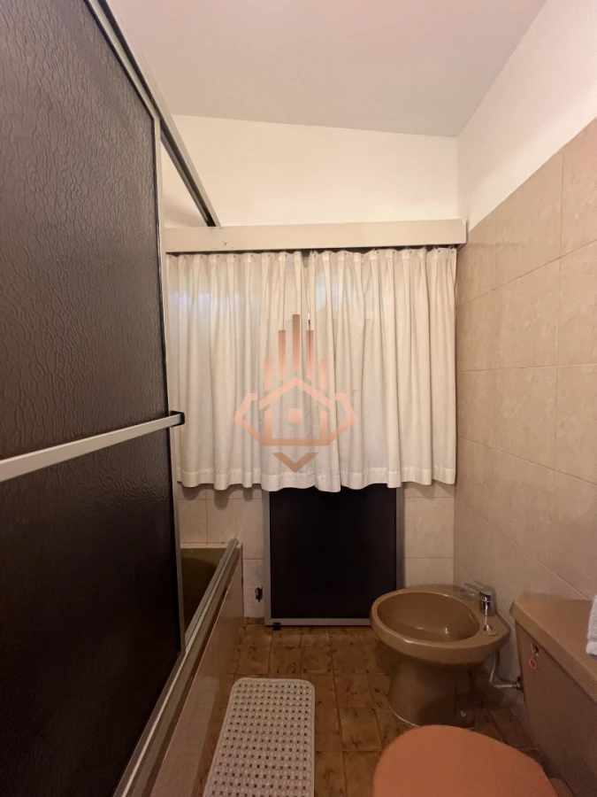 Amplia casa en Cantegril, Punta del Este. 509m2 construidos y 2000 de terreno.