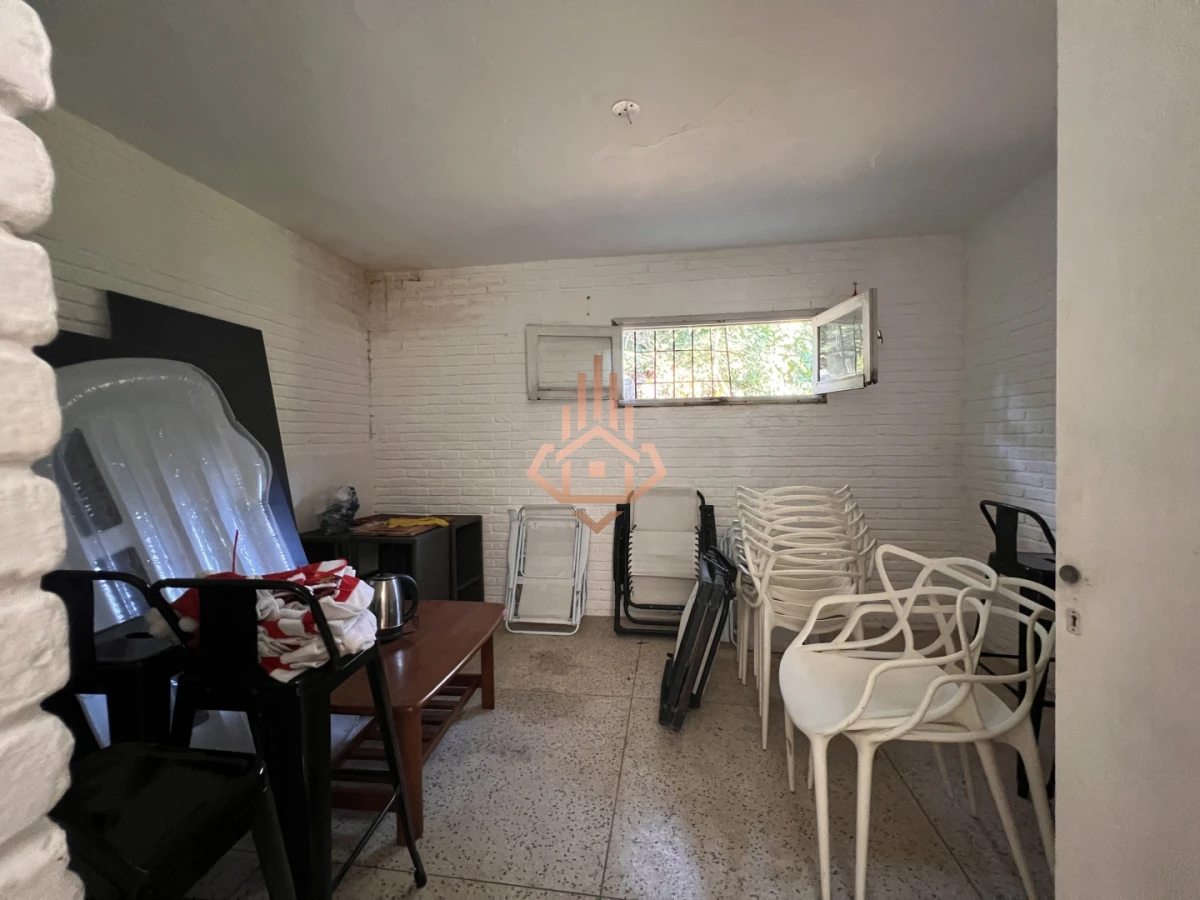 Amplia casa en Cantegril, Punta del Este. 509m2 construidos y 2000 de terreno.