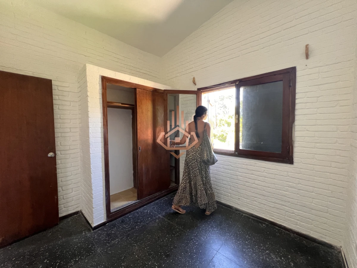 Amplia casa en Cantegril, Punta del Este. 509m2 construidos y 2000 de terreno.