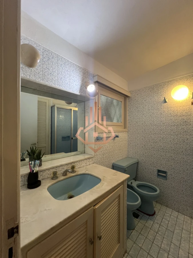 Amplia casa en Cantegril, Punta del Este. 509m2 construidos y 2000 de terreno.