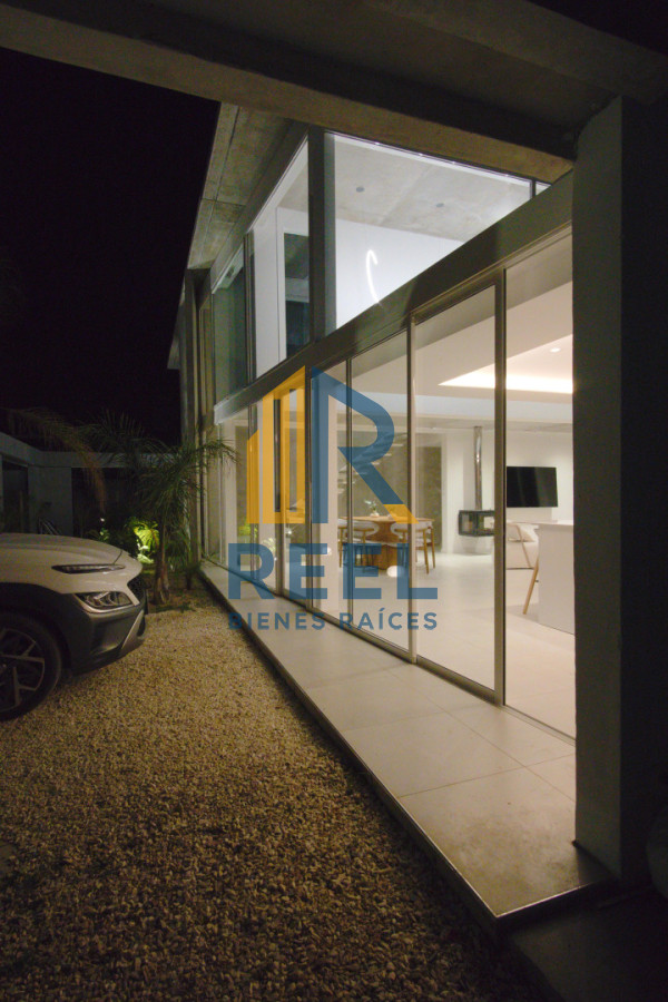 Casa ID.64 - Casa a estrenar, precio en pozo. Barrio Privado Solanas. Punta Ballena.