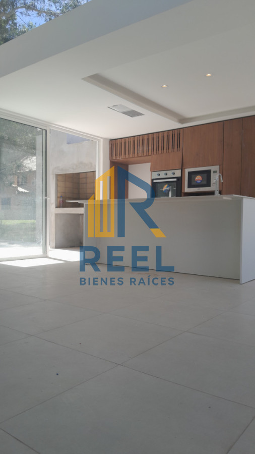 Casa ID.64 - Casa a estrenar, precio en pozo. Barrio Privado Solanas. Punta Ballena.