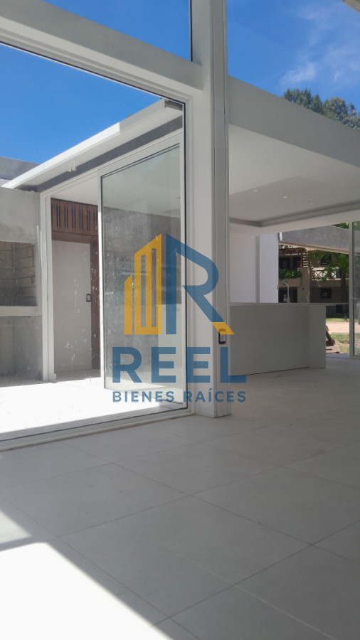 Casa ID.64 - Casa a estrenar, precio en pozo. Barrio Privado Solanas. Punta Ballena.