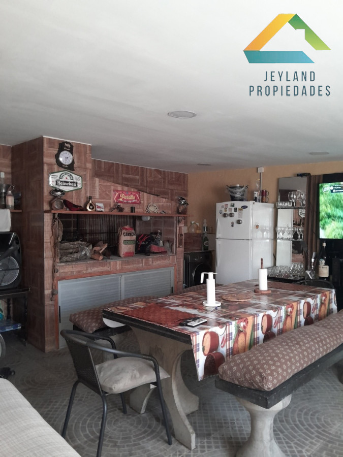 Casa ID.442 - Casa remodelada en venta, 2 dormitorios y 2 baños, con barbacoa. 