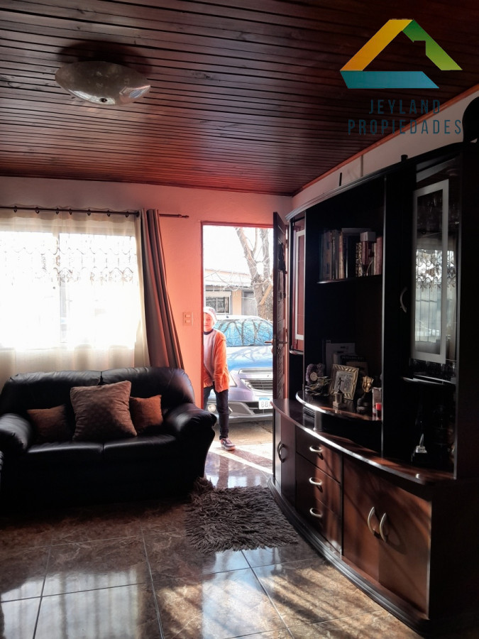 Casa ID.442 - Casa remodelada en venta, 2 dormitorios y 2 baños, con barbacoa. 