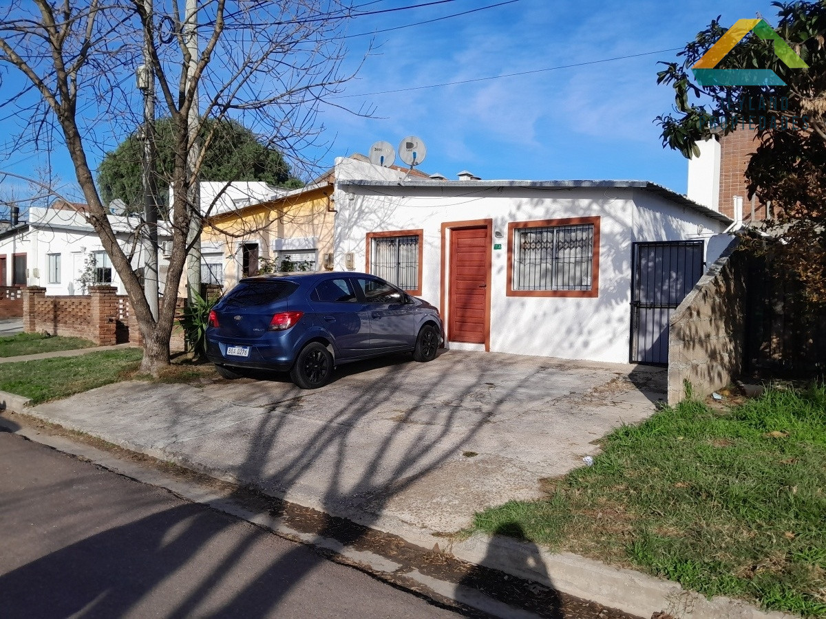 Casa ID.442 - Casa remodelada en venta, 2 dormitorios y 2 baños, con barbacoa. 