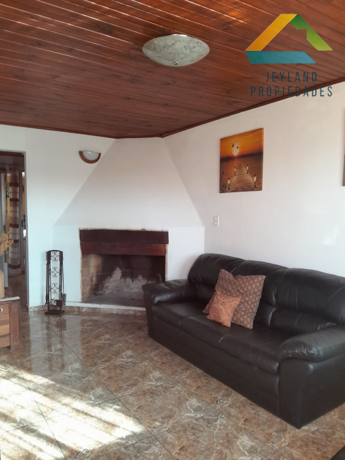 Casa ID.442 - Casa remodelada en venta, 2 dormitorios y 2 baños, con barbacoa. 