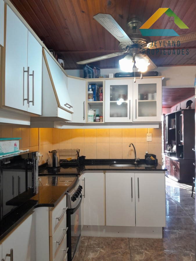 Casa ID.442 - Casa remodelada en venta, 2 dormitorios y 2 baños, con barbacoa. 