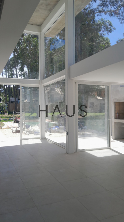 Casa ID.193 - Casa a estrenar, precio en pozo. Barrio Privado Solanas. Punta Ballena.